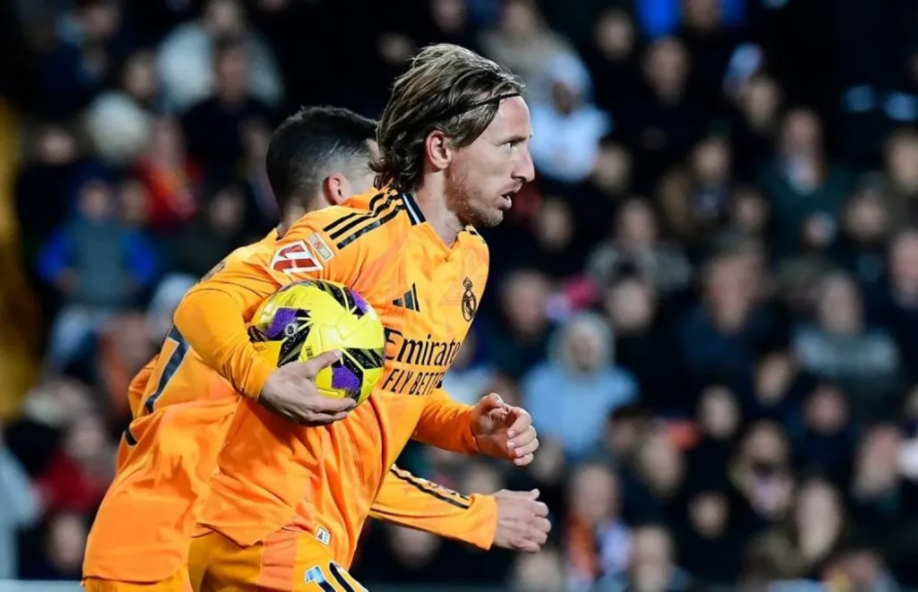 Real Madrid’s Epic Comeback Stuns Valencia in LaLiga Thriller
